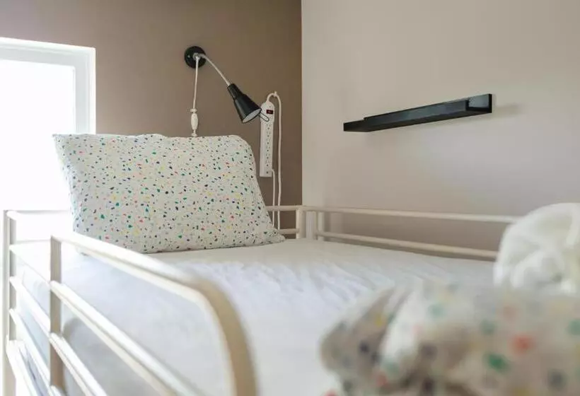 اتاق اکونومی, Hi Kelowna Hostel