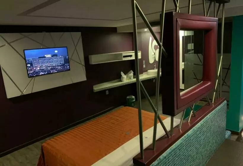 Suite King Bed