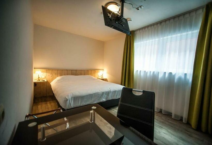 标准三人间, Taurus