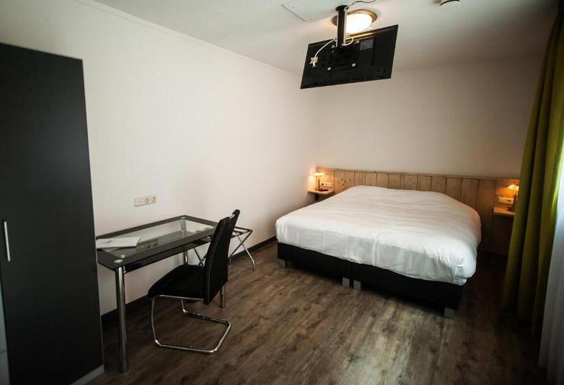 标准三人间, Taurus