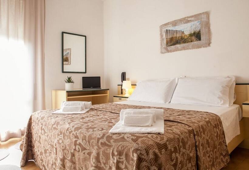 اتاق خانوادگی با چشم‌انداز جانبی دریا, Umberto