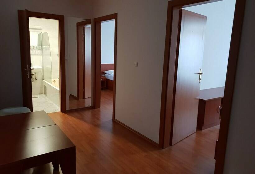 חדר סטנדרט לארבעה, Zovko