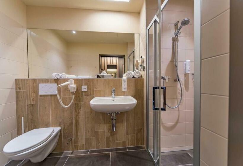 اتاق استاندارد سه نفره, Jufa Hotel Malbun