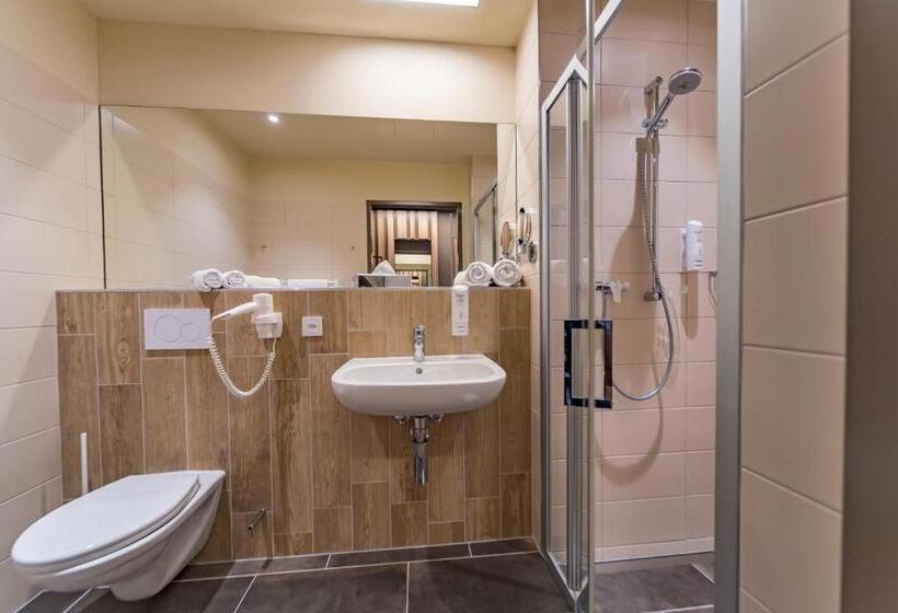 اتاق استاندارد چهار تخته, Jufa Hotel Malbun