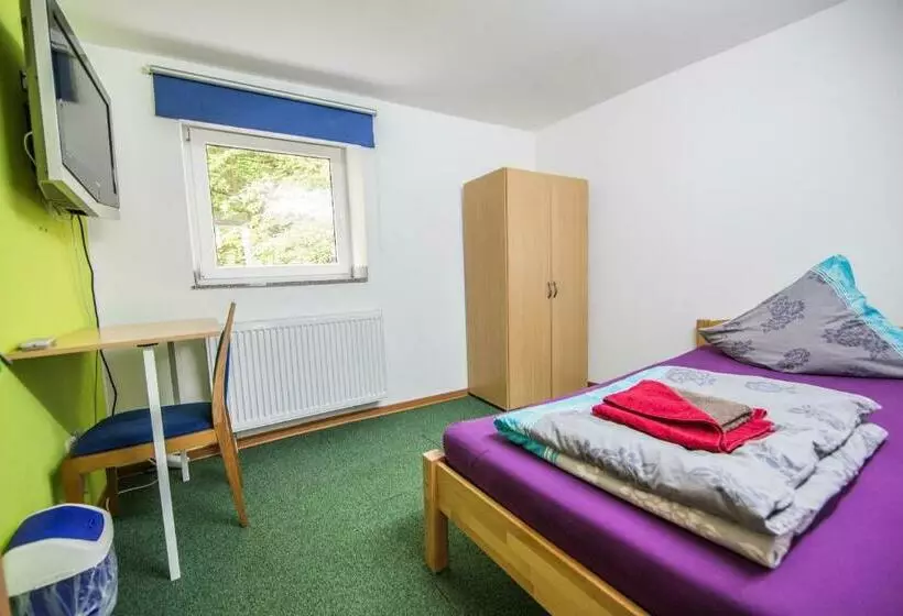 Standard Yhden Hengen Huone, Burghof