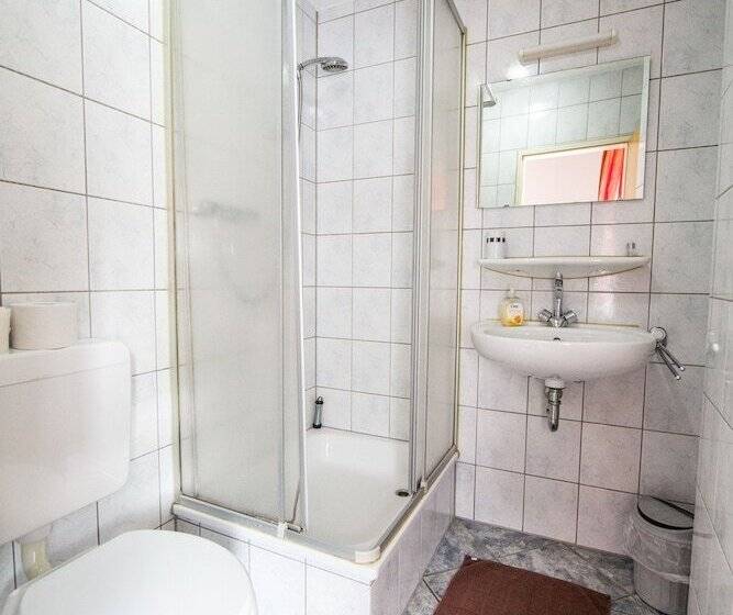 스탠다드 룸, Burghof