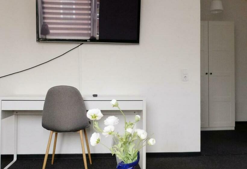 标准三人间, Calenberger Hof