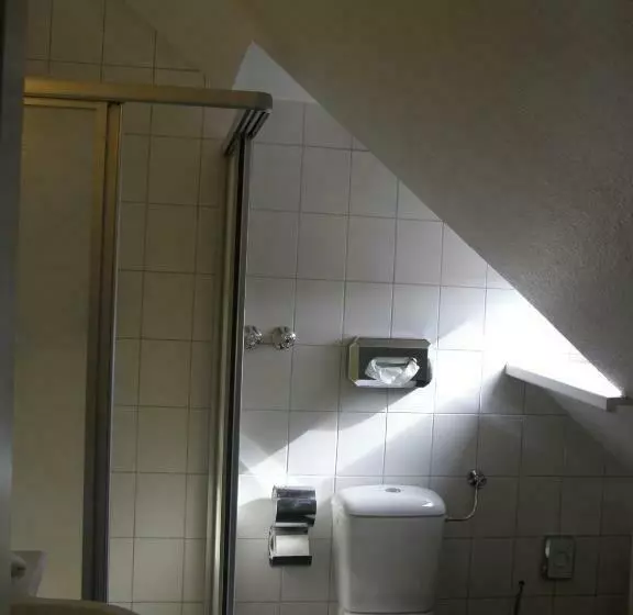 Standard Yhden Hengen Huone, Fährhaus Niederkleveez