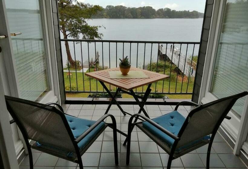 Suite with lake view, Fährhaus Niederkleveez