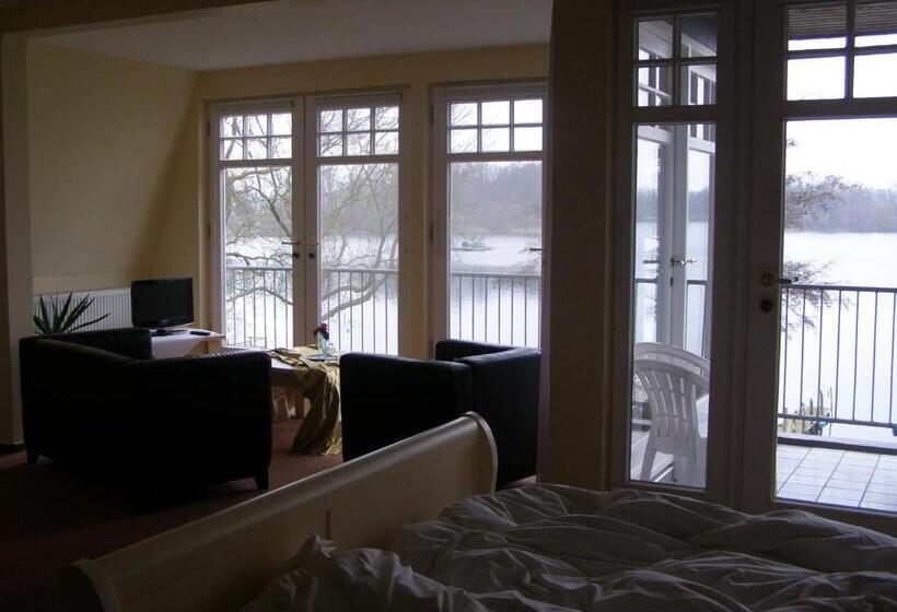 Suite with lake view, Fährhaus Niederkleveez