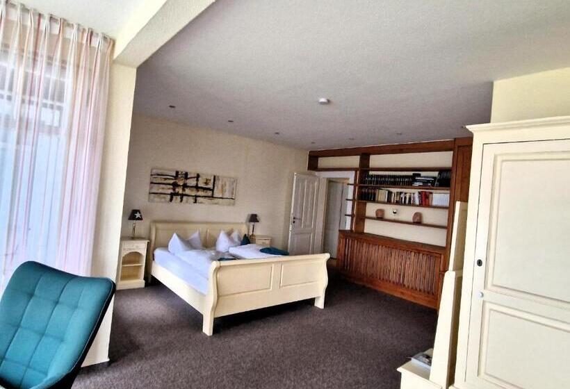 جناح مطل على البحيرة, Fährhaus Niederkleveez