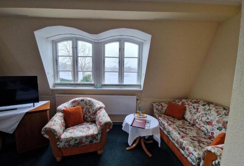 Comfort room with lake view, Fährhaus Niederkleveez