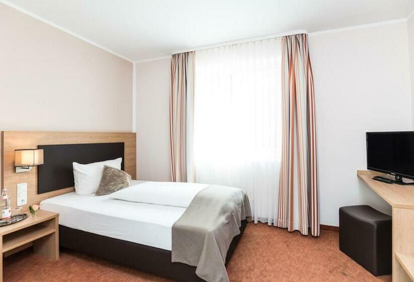 单人经济间, Sarah