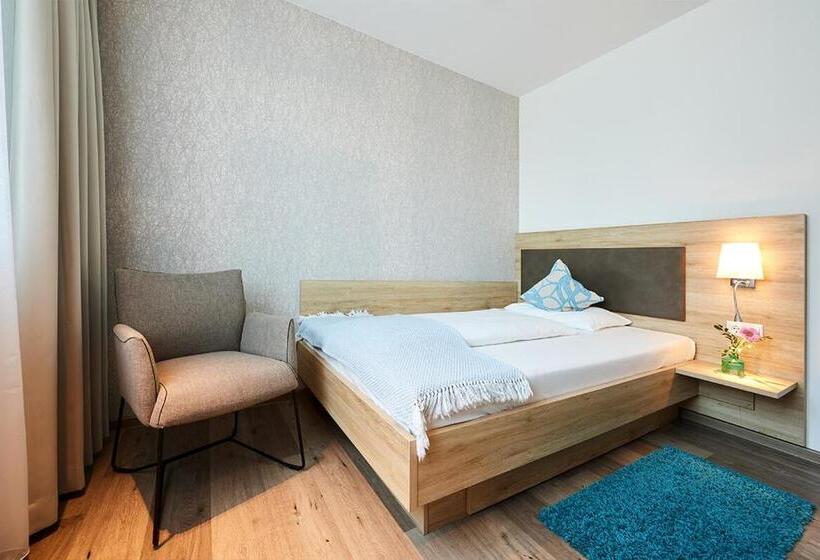 豪华单人间, Sarah