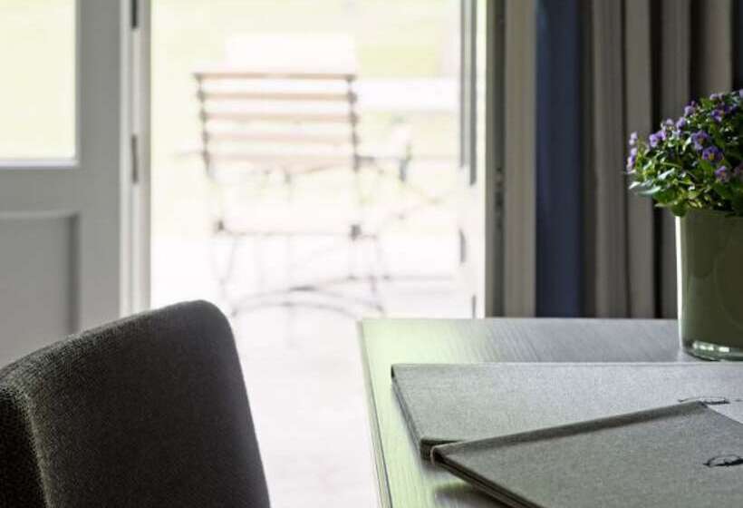 可看到停车场的标准间, Weissenhaus Private Nature Luxury Resort