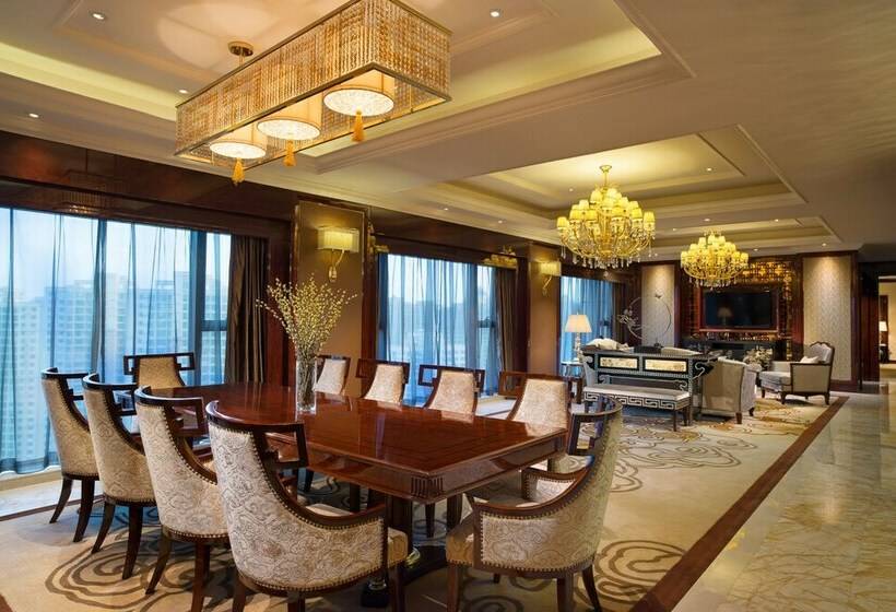 جناح عائلي, Slater International