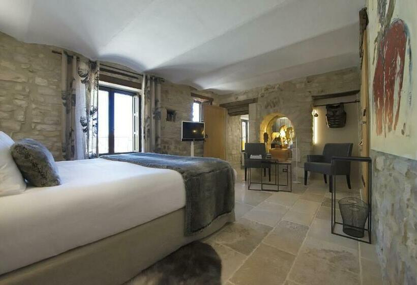 キングサイズベッドのスタンダードルーム, La Maison Du Passage   Chambres   Suites Premium, Spa, Piscine Et Restaurant