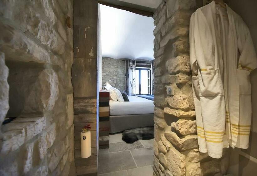 キングサイズベッドのスタンダードルーム, La Maison Du Passage   Chambres   Suites Premium, Spa, Piscine Et Restaurant