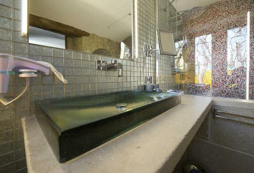 キングサイズベッドのスタンダードルーム, La Maison Du Passage   Chambres   Suites Premium, Spa, Piscine Et Restaurant