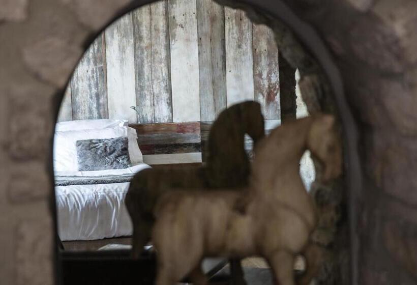 キングサイズベッドのスタンダードルーム, La Maison Du Passage   Chambres   Suites Premium, Spa, Piscine Et Restaurant