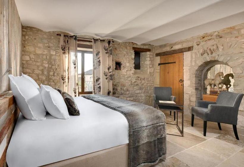 キングサイズベッドのスタンダードルーム, La Maison Du Passage   Chambres   Suites Premium, Spa, Piscine Et Restaurant