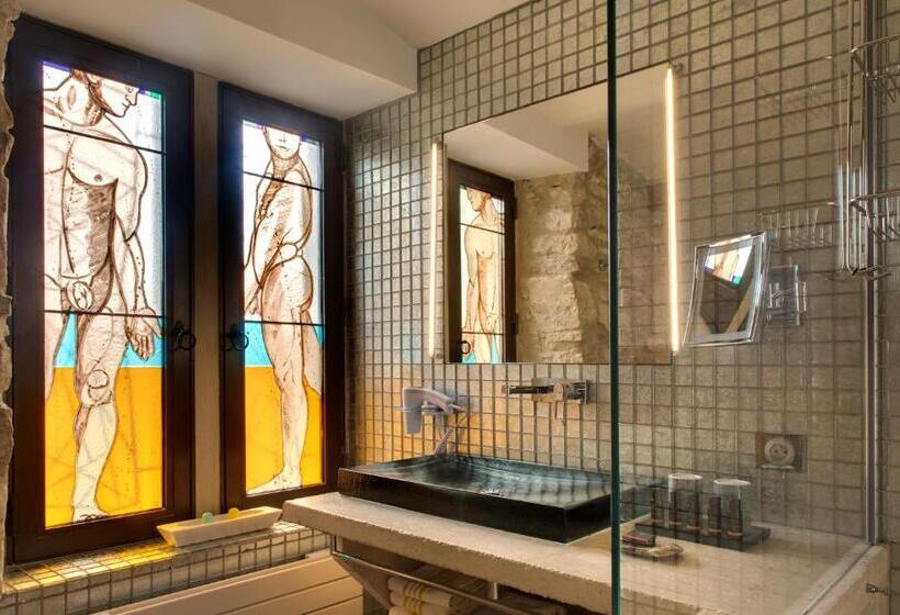 キングサイズベッドのスタンダードルーム, La Maison Du Passage   Chambres   Suites Premium, Spa, Piscine Et Restaurant