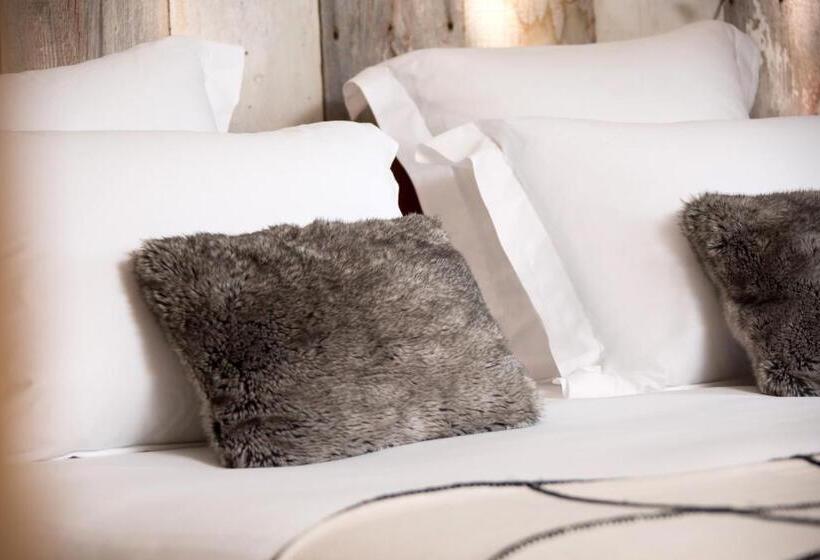 キングサイズベッドのスタンダードルーム, La Maison Du Passage   Chambres   Suites Premium, Spa, Piscine Et Restaurant