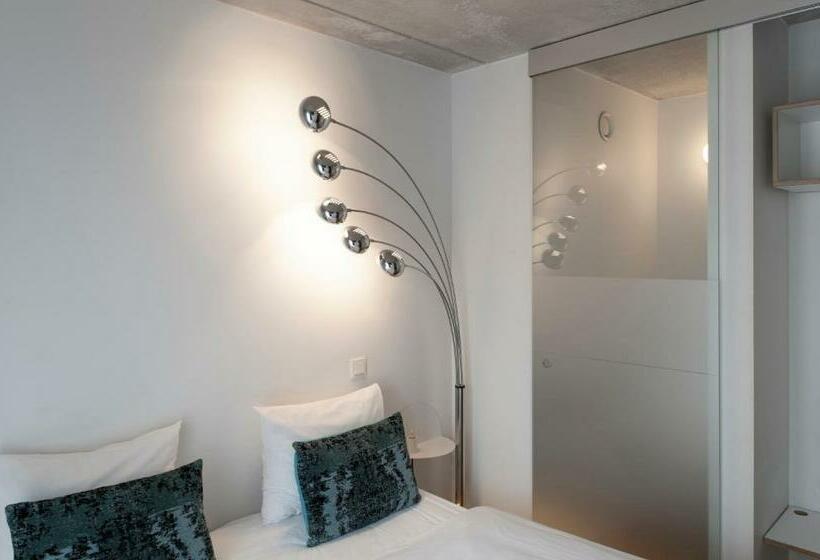 اتاق عادی, Banks Antwerp