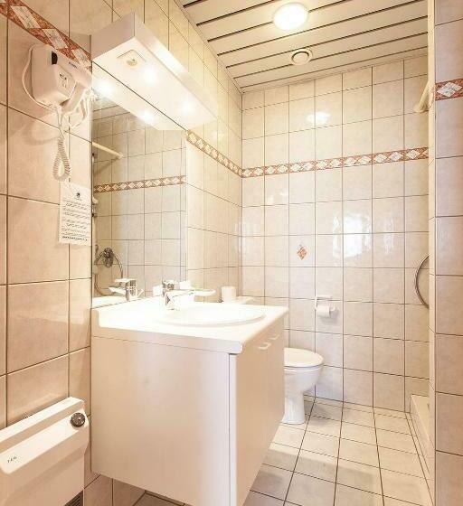 标准三人间, Domein Westhoek