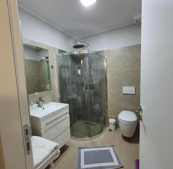 带大床的标准间, Skerdi Centre Rooms