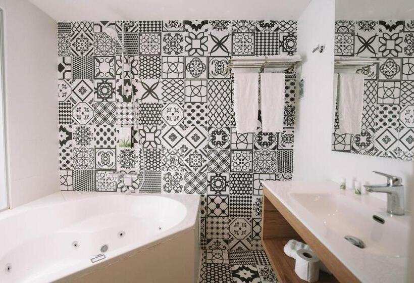 جناح جونيور مزوَّد بجاكوزي, Utopia Hotel   Art & Nature