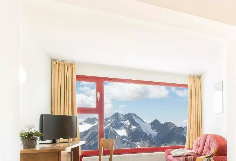 اتاق استاندارد با چشم‌انداز کوهستان, Glacier Hotel Grawand