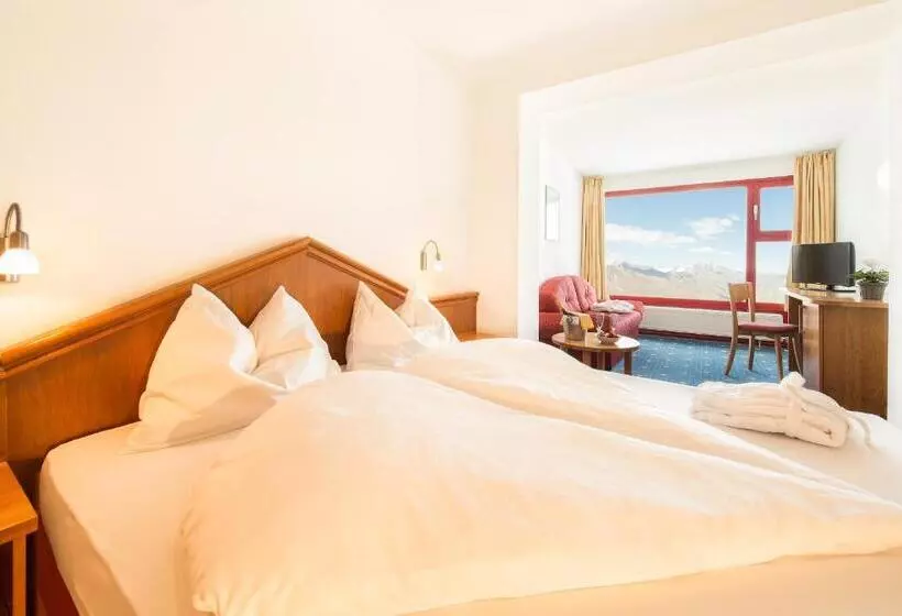 اتاق استاندارد با چشم‌انداز کوهستان, Glacier Hotel Grawand