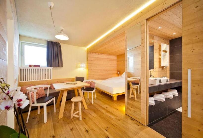 اتاق استاندارد با چشمانداز کوهستان, Glacier Hotel Grawand