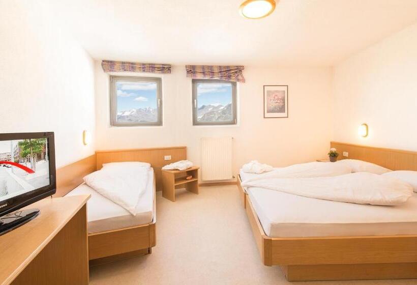 اتاق استاندارد سه نفره, Glacier Hotel Grawand