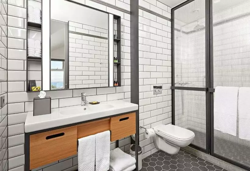 Suite King Bed