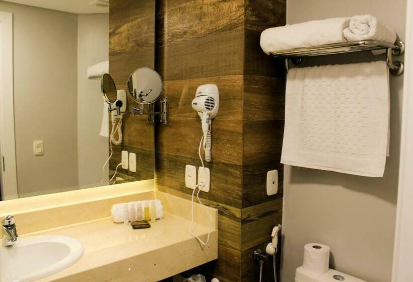 Номер Deluxe, Cercano