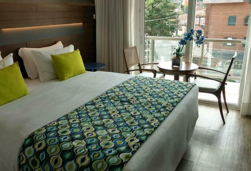 Номер Deluxe, Cercano