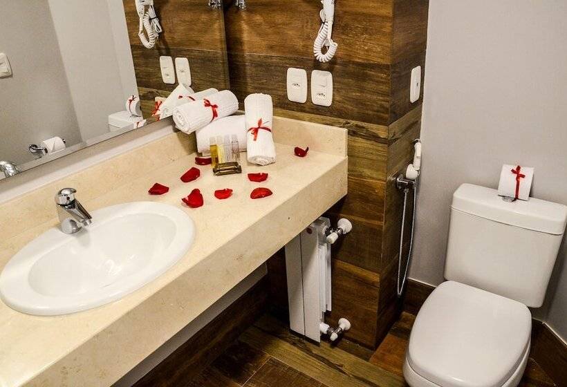 Номер Deluxe, Cercano