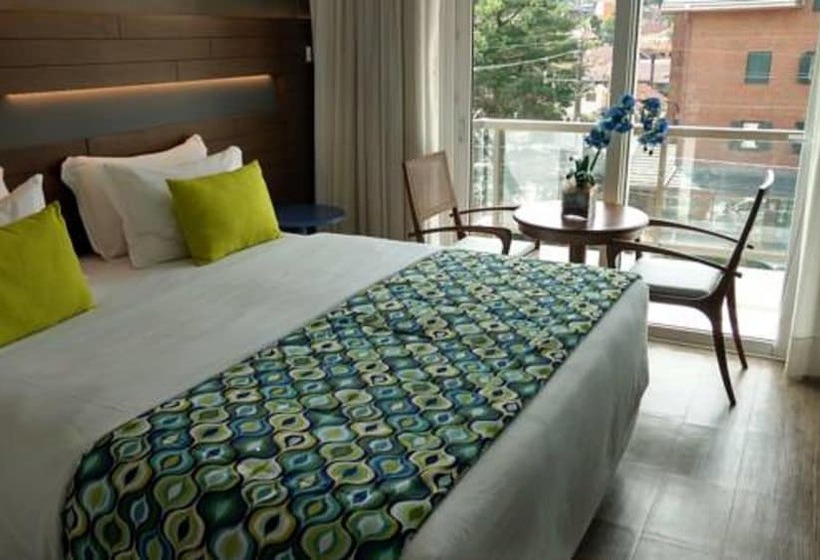 Номер Deluxe, Cercano