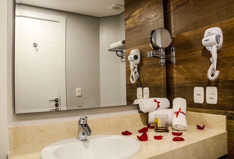 Номер Deluxe, Cercano