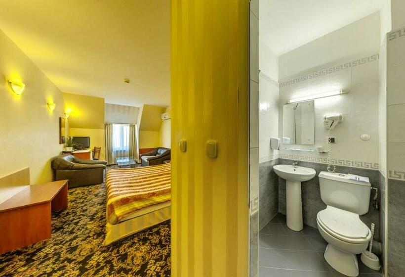 غرفة قياسية ثلاثية, Cheap