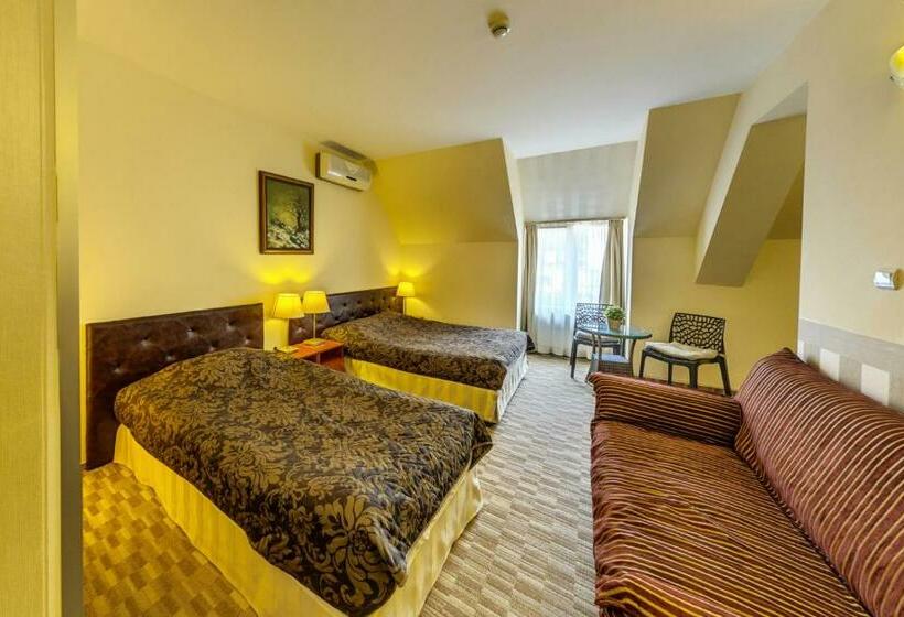 غرفة قياسية ثلاثية, Cheap