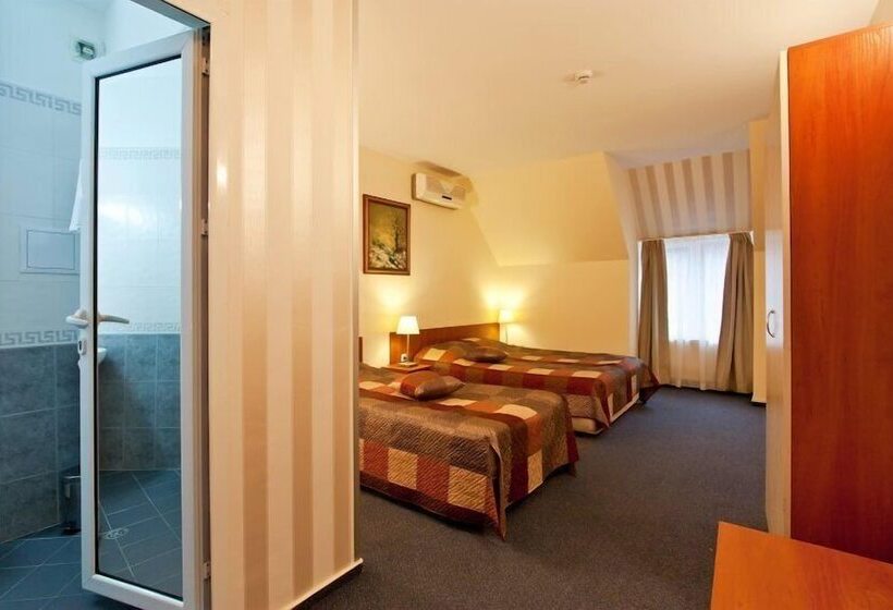 غرفة قياسية ثلاثية, Cheap