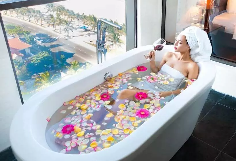 سوییت, Grand Tourane Hotel Da Nang