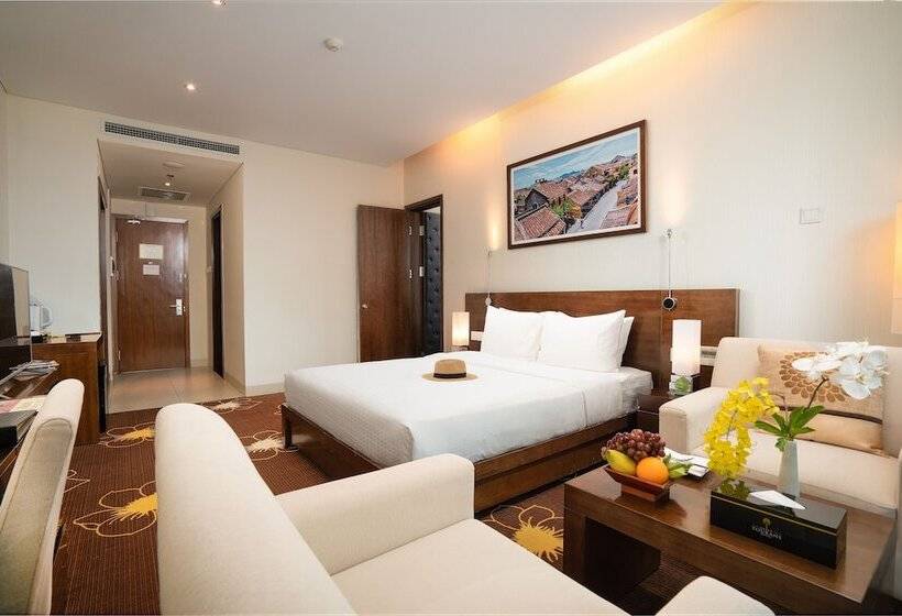 اتاق سوپریور با چشم‌انداز شهر, Grand Tourane Hotel Da Nang
