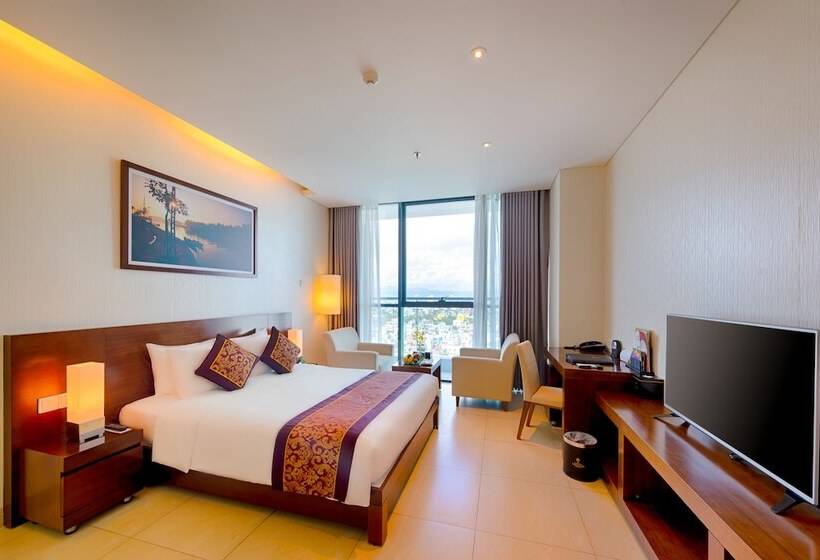 اتاق سوپریور با چشمانداز شهر, Grand Tourane Hotel Da Nang