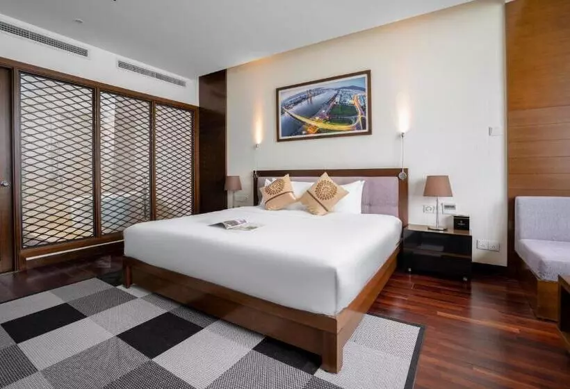 سوییت با چشم‌انداز دریا, Grand Tourane Hotel Da Nang