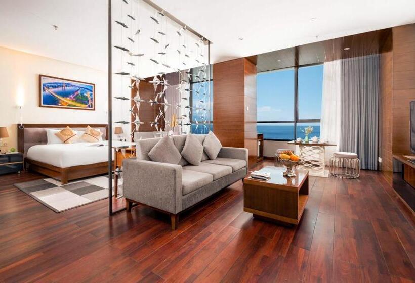 سوییت با چشمانداز دریا, Grand Tourane Hotel Da Nang
