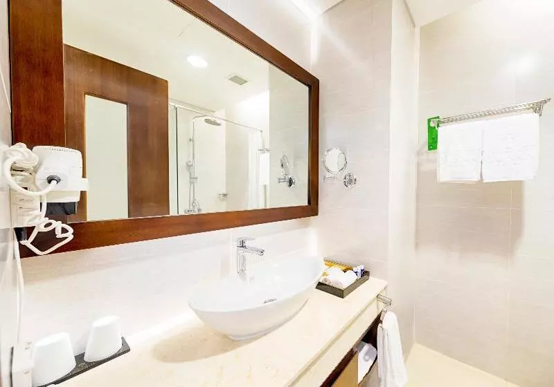 اتاق سوپریور با چشم‌انداز دریا, Grand Tourane Hotel Da Nang